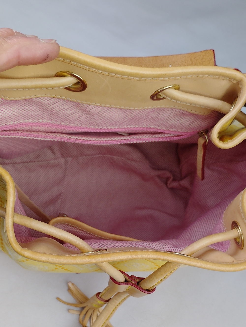 Dooney & Bourke Drawstring Slouch Handbag. - Picture 13 of 16